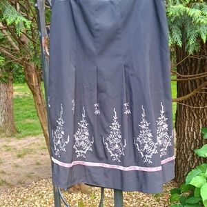 ANN TAYLOR SKIRT BLACK PLEATED EMBROIDERED Size 10